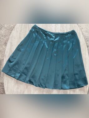Old Navy Satin Pleated Skirt